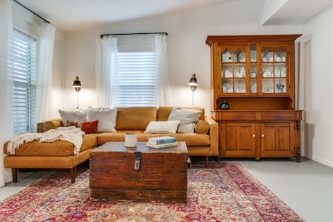 Successful Airbnb property: The Birdhouse - King Bed, Near SMU, Dog Friendly! in Knox Park