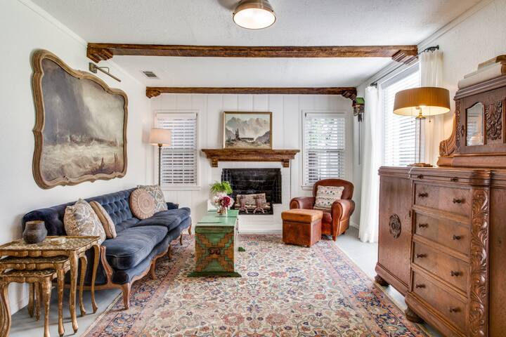 The Birdhouse – King Bed, Near SMU, Dog Friendly! gallery image 5