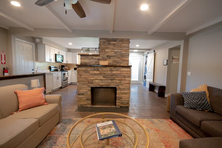 Cozy Home 2 Miles From Town; Walk To Ivy House! - Fennville, MI