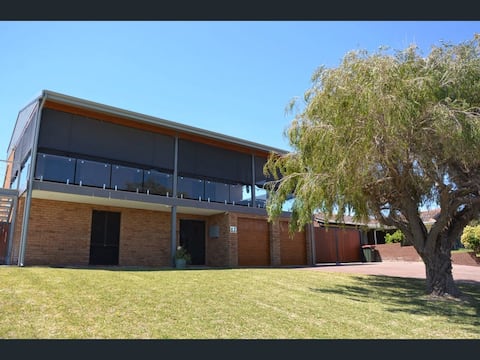 Perfectly positioned 4-bedroom entertainer