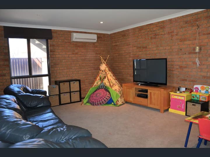 Perfectly Positioned 4-bedroom Entertainer - Ledge Point