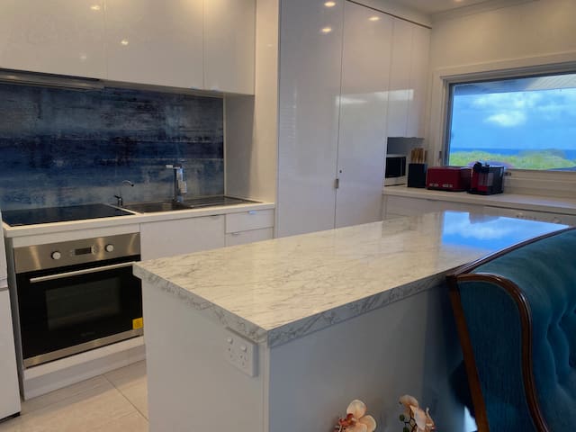 Seacroft Beach House – Amazing Ocean and Farm View gallery image 5