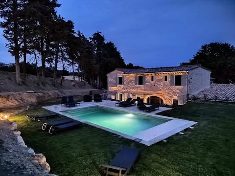 Le Mas du Laga with private heated salt pool