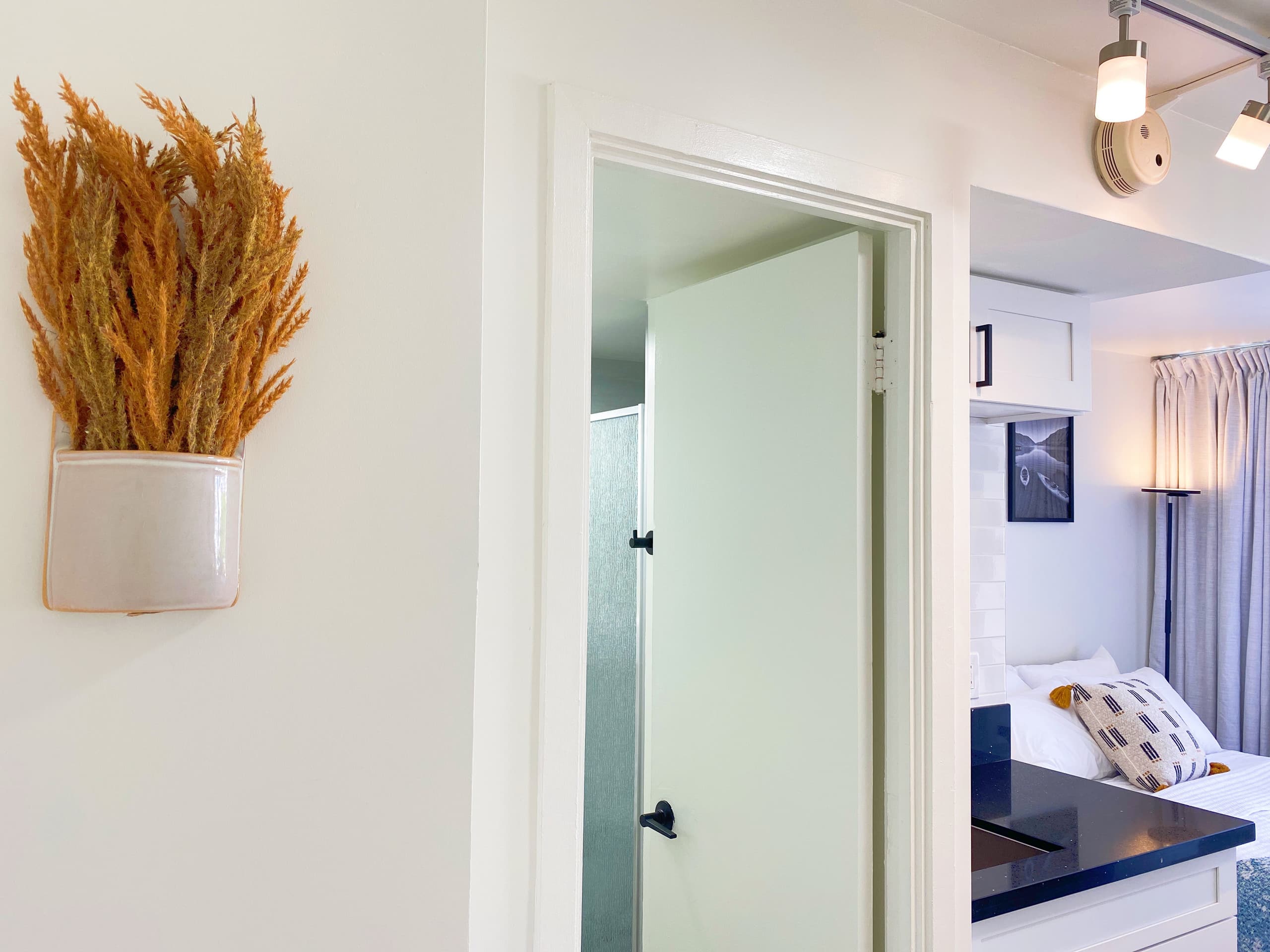Condo in Honolulu · ★4.82 · Studio · 1 bed · 1 private bath - Image 19