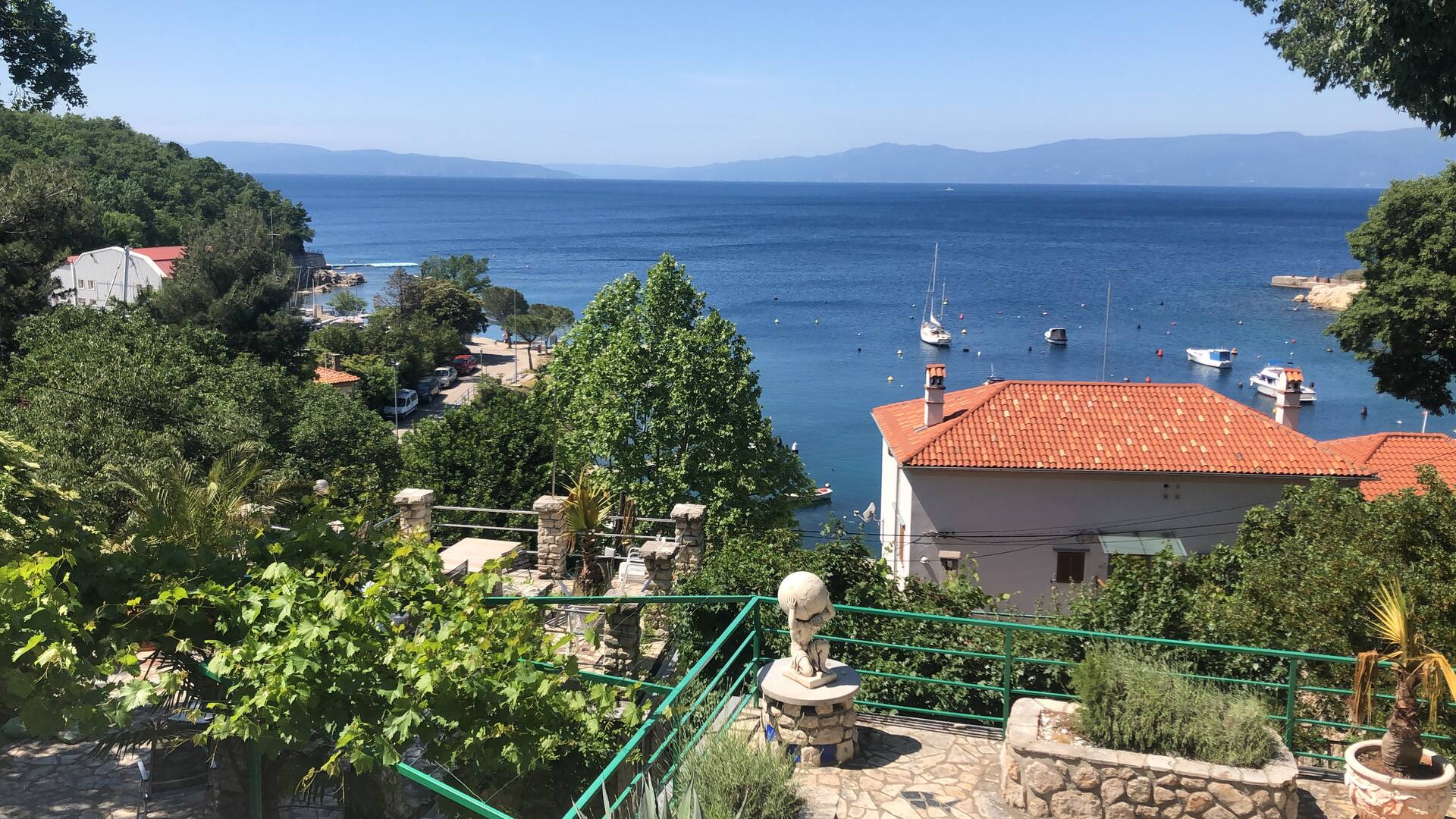 Apartment 20 meters from the sea