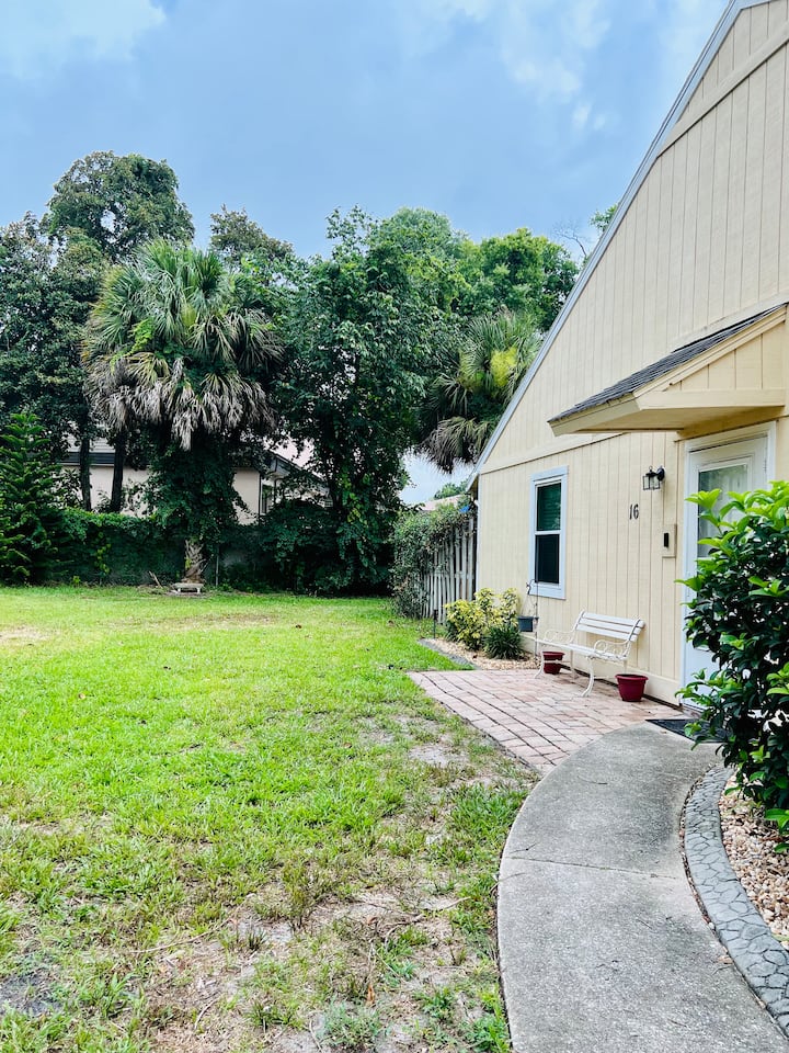 Charming And Spacious 2 Br/2 Ba Townhome - Ormond Beach, FL
