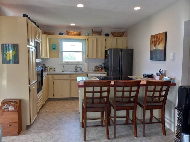 Charming 3 bedroom home. gallery image 5