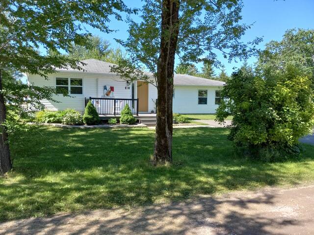 Charming 3 bedroom home. gallery image 2