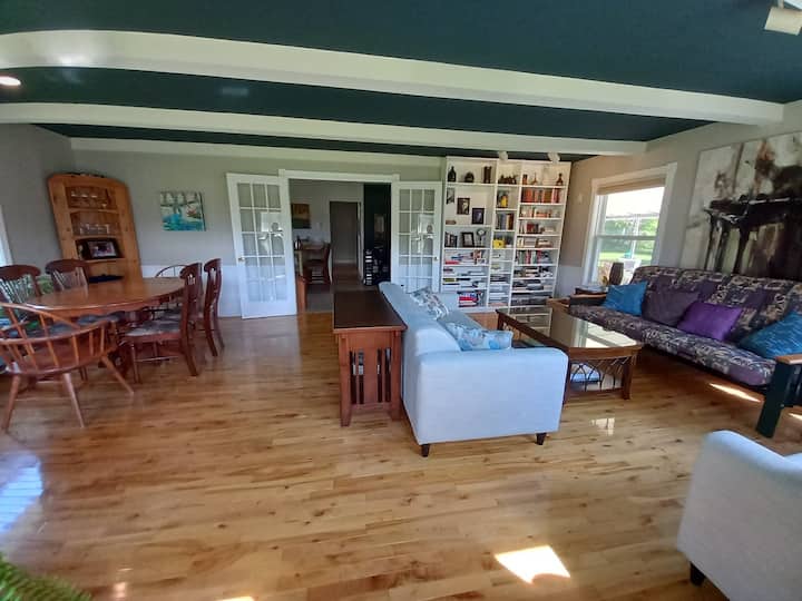 Charming 3 Bedroom Home. - Shediac