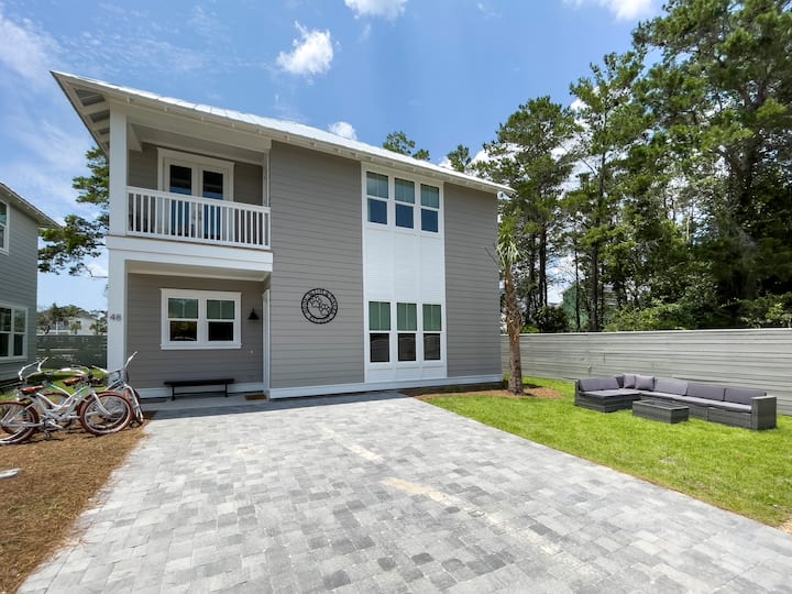 Inlet Bliss Pet Friendly Beach Escape w/ Yard Vacation homes for
