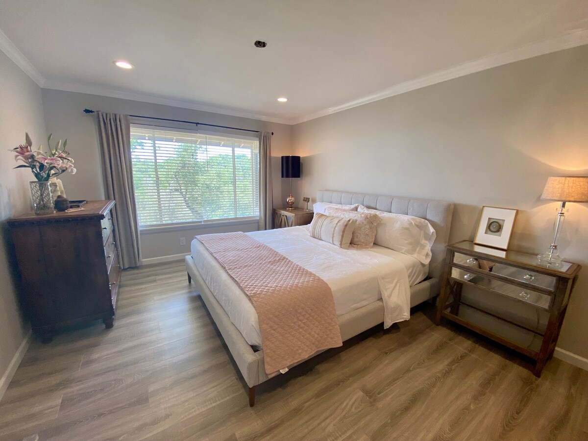 Peaceful 1 bedroom w/King bed & ensuite bathroom.