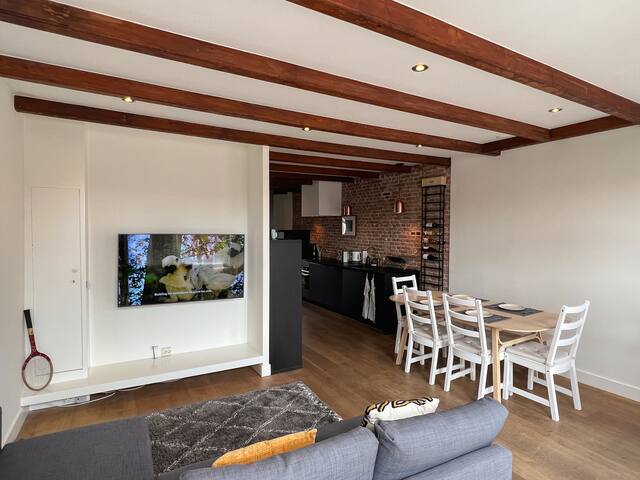 Charming 2 bedroom apartment in vibrant Jordaan gallery image 4