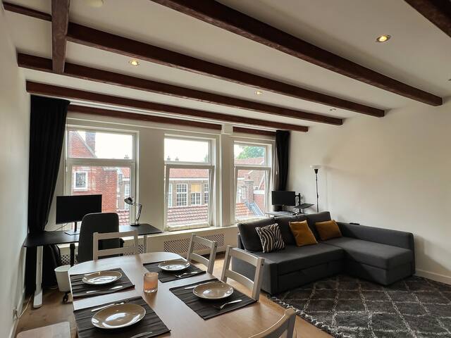 Charming 2 bedroom apartment in vibrant Jordaan gallery image 2