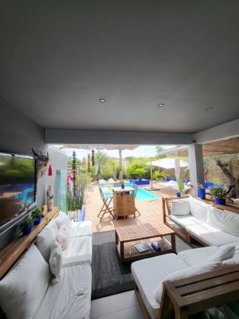 Contemporary pool villa, near Montpellier