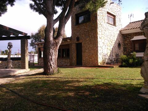 COTTAGE SLEEPS 28 PERSONS CAMPO VIEJO