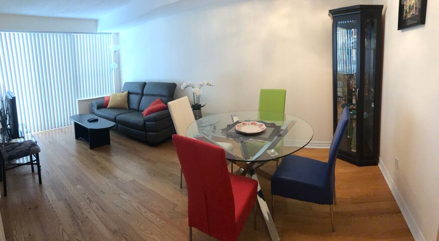 Lovely condo in the heart of Toronto downtown gallery image 2