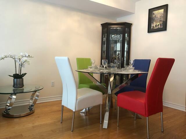 Lovely condo in the heart of Toronto downtown gallery image 4