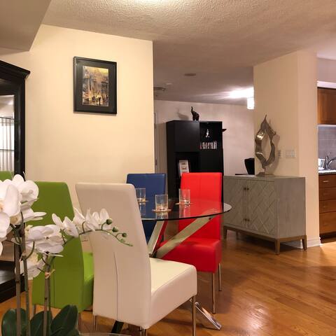 Lovely condo in the heart of Toronto downtown