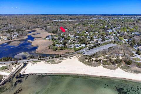 Coastal Cape Cottage: Steps to Beach, Walk to Town