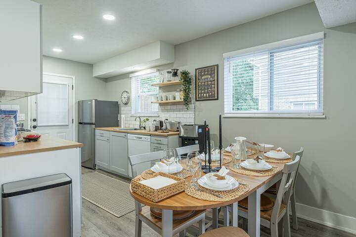 Columbus Private Home: BBQ Deck, Game & Movie Room gallery image 5