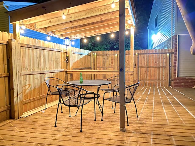 Columbus Private Home: BBQ Deck, Game & Movie Room gallery image 2