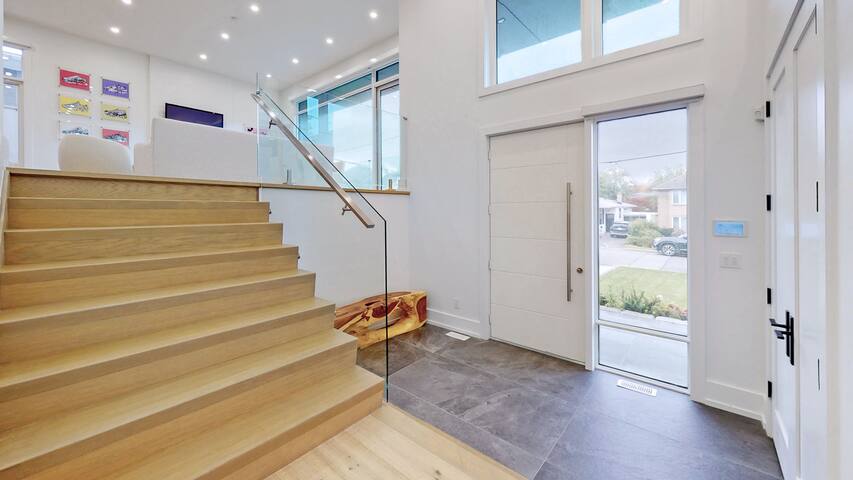 Custom Built, Family Friendly, Modern Luxury Home gallery image 4