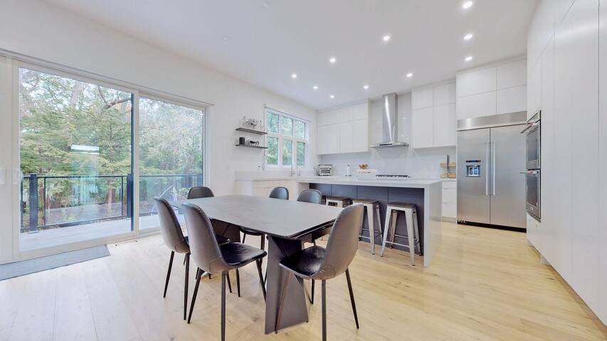 Custom Built, Family Friendly, Modern Luxury Home gallery image 2