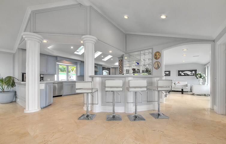 Malibu Ocean view Villa Walk to beach gallery image 2