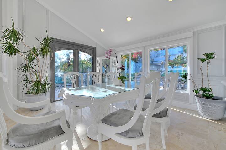 Malibu Ocean view Villa Walk to beach gallery image 3