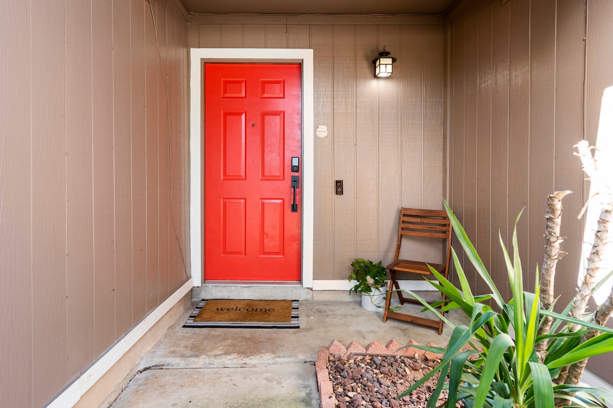 Private South Austin Room
