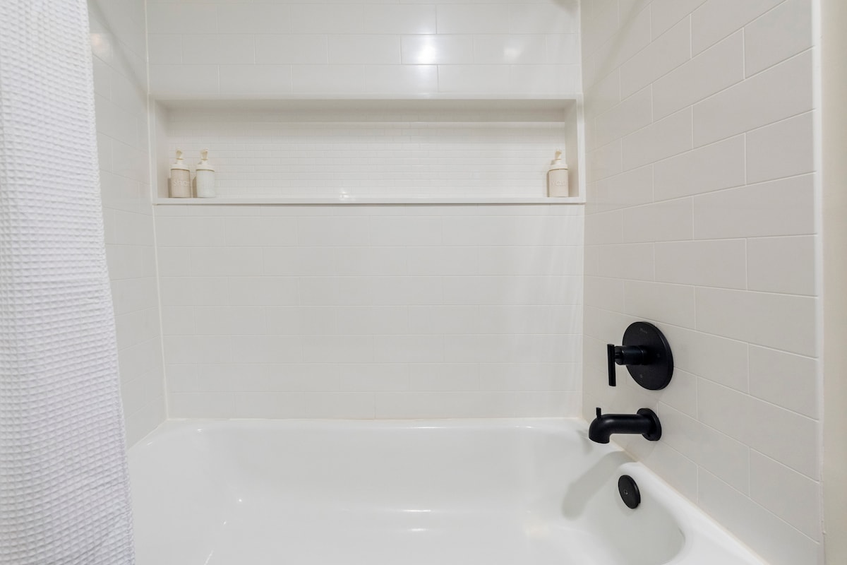 Private South Austin Room