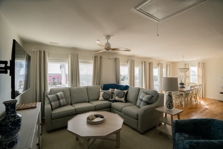 Beautiful Coastal Retreat In Emerald Isle - Emerald Isle, NC