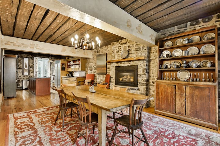 1 FREE Parking| Majestic Old Port Gem | POOL table gallery image 3