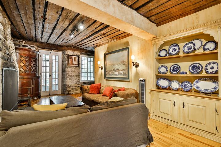 1 FREE Parking| Majestic Old Port Gem | POOL table gallery image 5