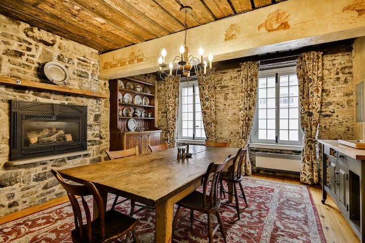 1 FREE Parking| Majestic Old Port Gem | POOL table gallery image 2