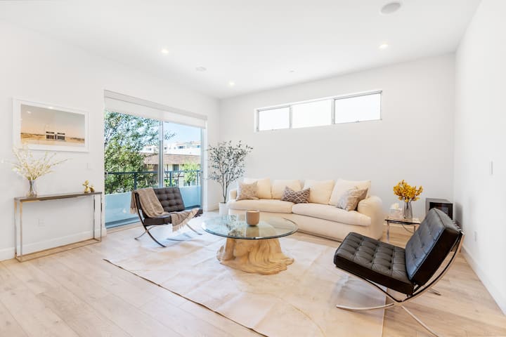 Architectural Gem | 3BR 3.5BA | Rooftop | West LA