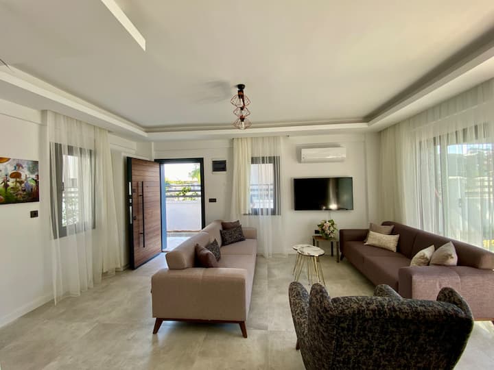 House Of Alice- ÇAlış Plajına Yakın Havuzlu  Villa - Ovacık