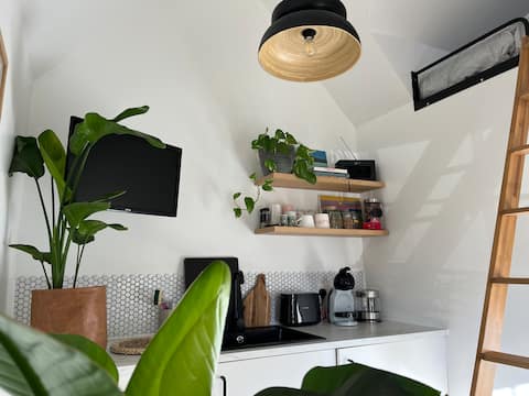 Successful Airbnb property: Tiny house with cozy mezzanine nook in North Kesteven