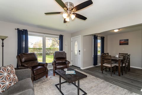 Breezy Paradise | Shared Beach | King Bed | Mentor