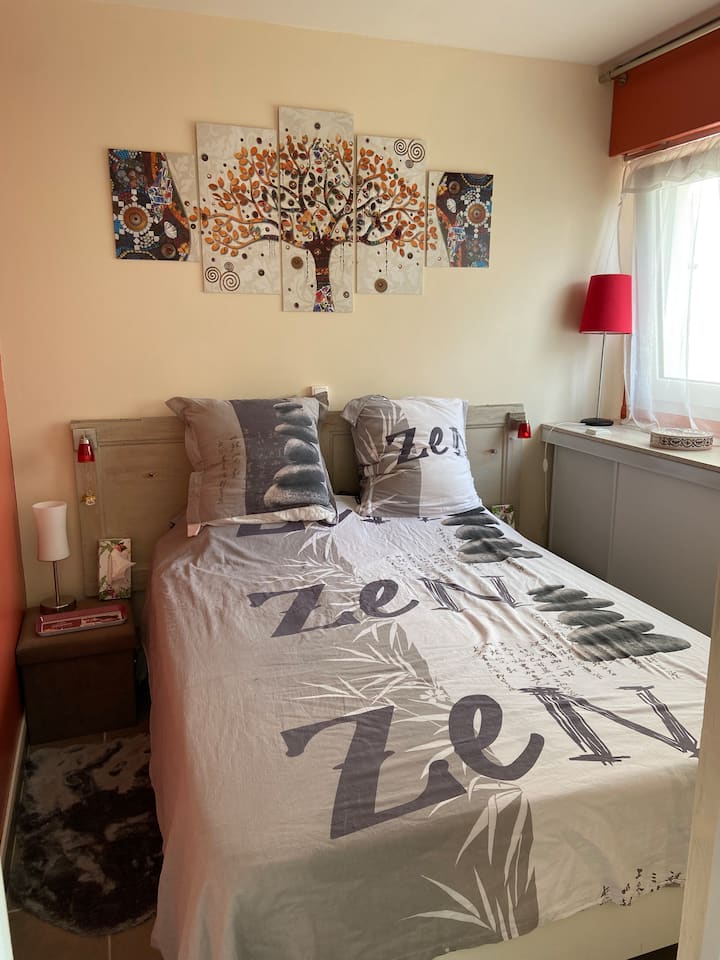 Kitanda 2 watu 140 x 200 godoro mpya mito ya ergonomic
Vitambaa vya kitanda vilivyotolewa na kitanda kilichotengenezwa wakati wa kuwasili.