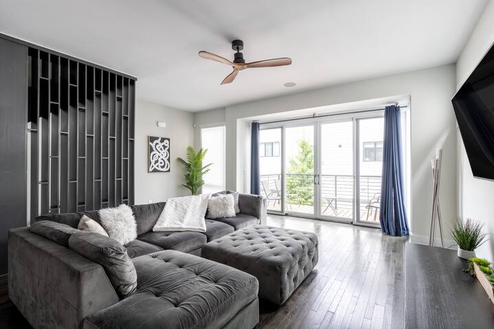 2 Downtown homes *23 beds* 6 min to Broadway gallery image 2