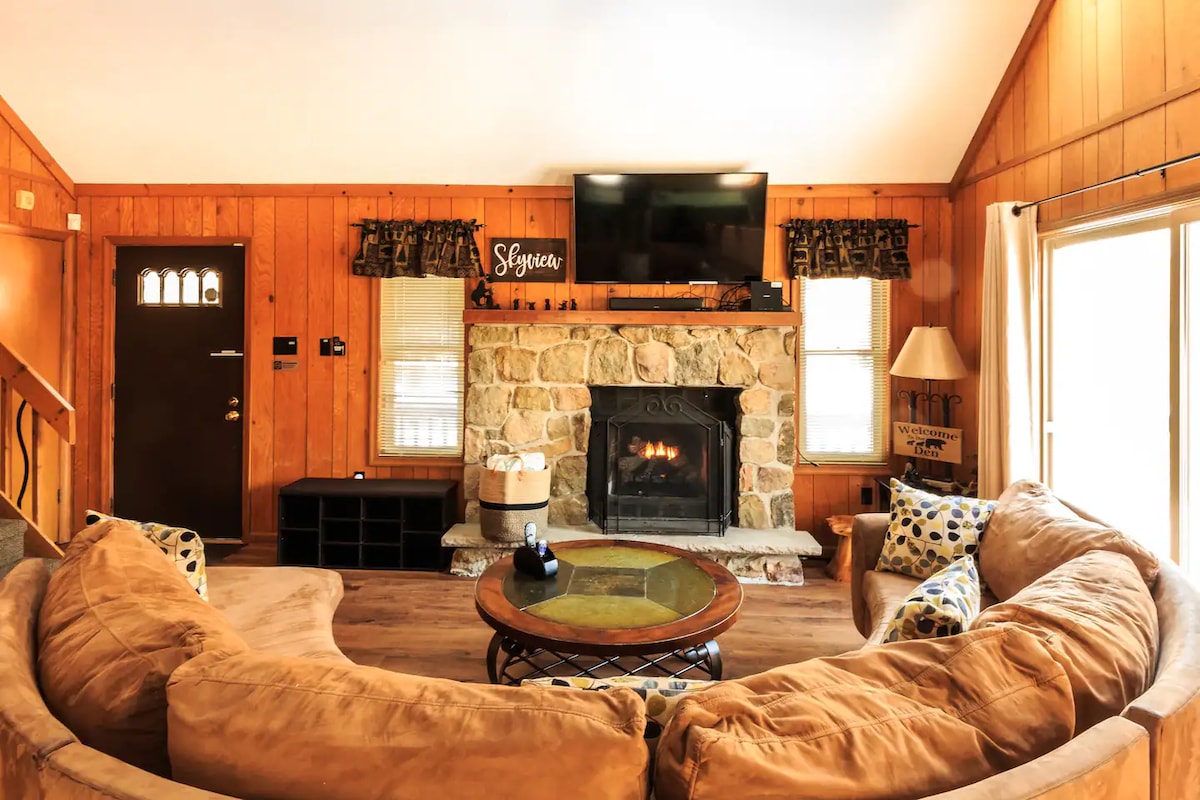 Peaceful Pocono Cabin photo 2