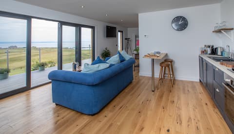 Top performing Airbnb: Stunning 1 Bedroom home in Elie in Elie