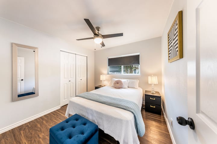 Bedroom 4 
- 43" Smart TV
- Queen bed with remote control adjustable base
- Sleep in on a Serta Perfect Sleeper® Charlotte Euro TopSleeper, the Official Mattress of the National Sleep Foundation 
- Blackout rolling blind
- Spacious closet