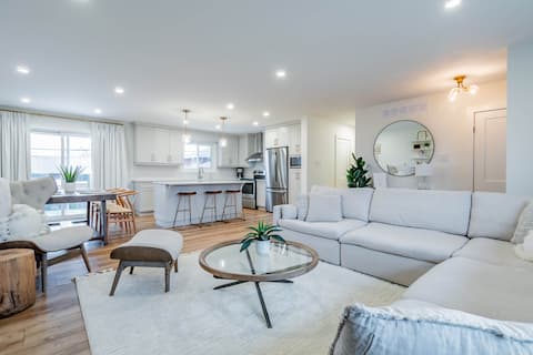 Successful Airbnb property: Bright 3-Bedroom Upper Suite • Families Near Falls in Thorold