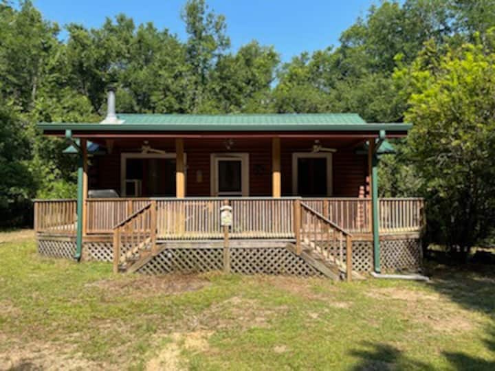 Little Cabin in the Woods Rustic and Charming! Cabañas en renta en Elberta, Alabama, Estados