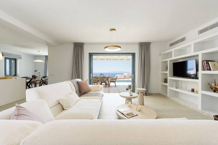 Villa White with scenic views and swimming pool gallery image 3