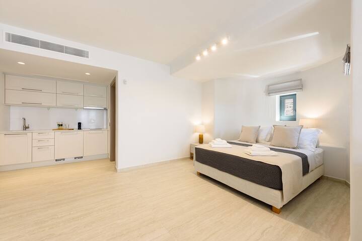 Villa White with scenic views and swimming pool gallery image 4