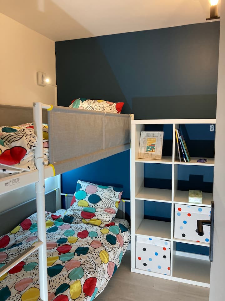 Dhoma e gjumit 2 (fëmijë ose të rritur, krevat 200 cm)