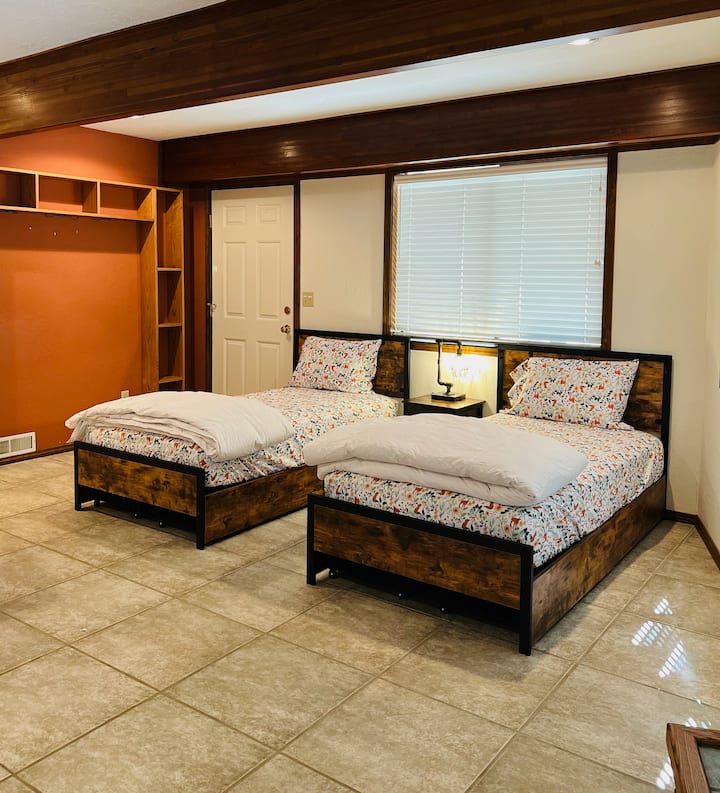 ห้องนอนชั้นล่าง